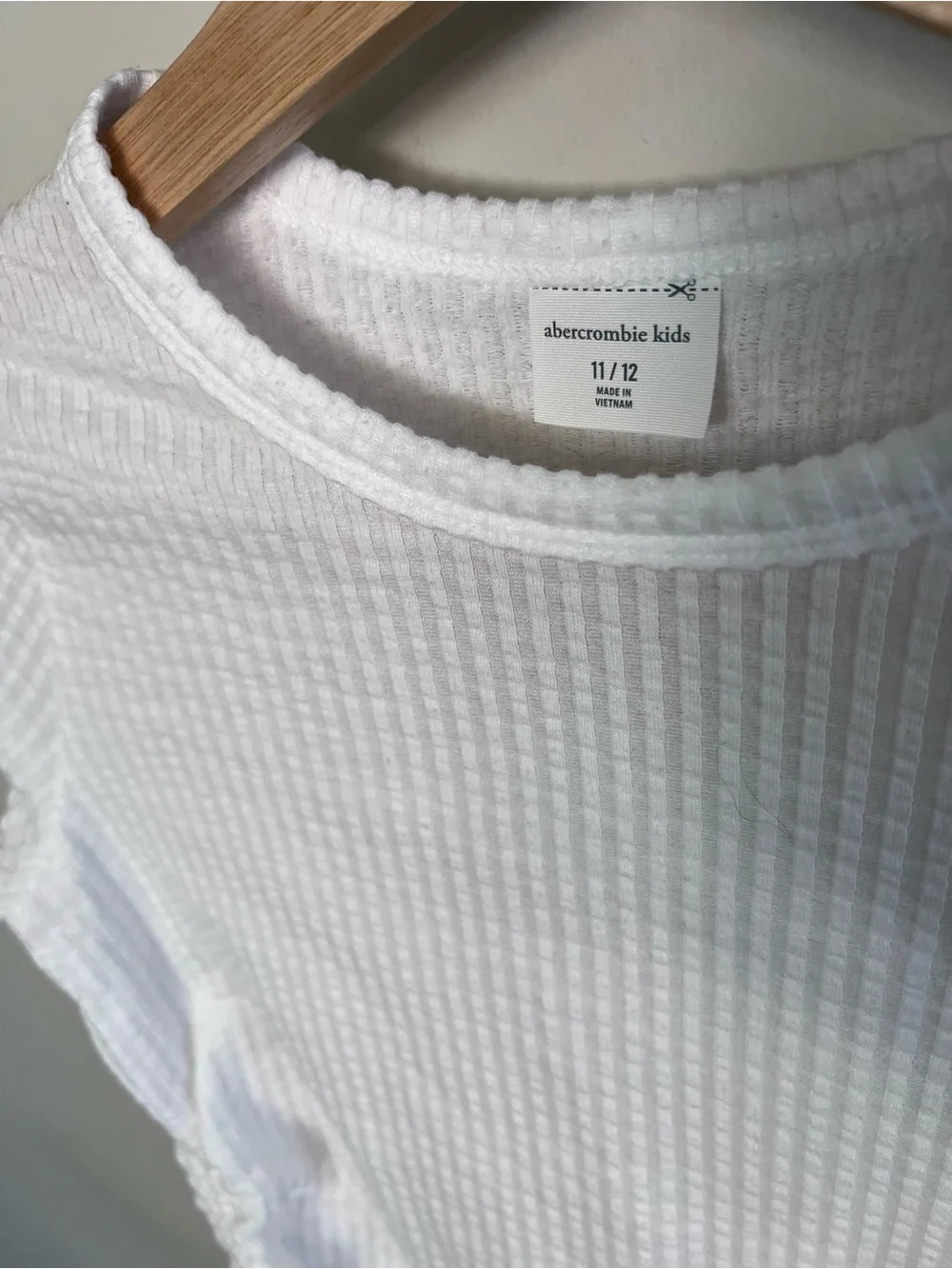 Abercrombie Kids Girls White Textured Ruched Side Short Sleeve Top Size 11/12 - Picture 2 of 5